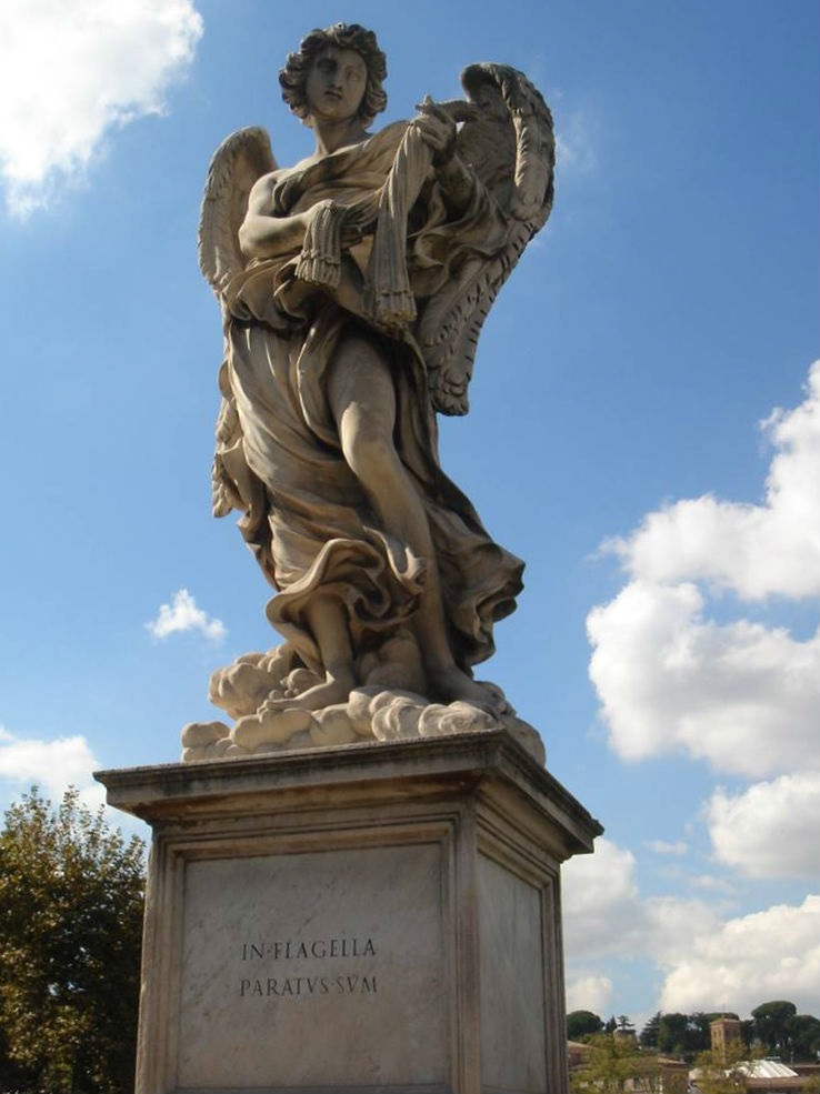 Een beeld van een engel op de Engelenbrug te Rome