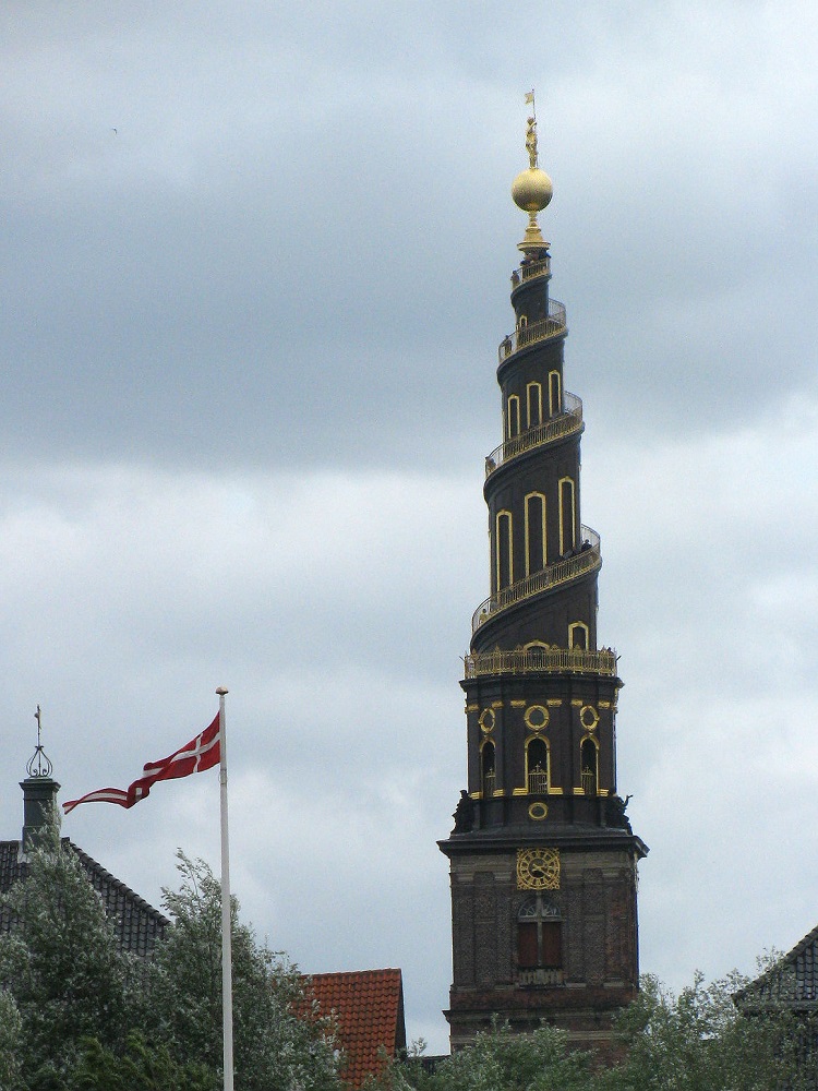Toren Verlosserskerk, Kopenhagen De wenteltrap buitenom de torenspits van de Verlosserskerk te Kopenhagen