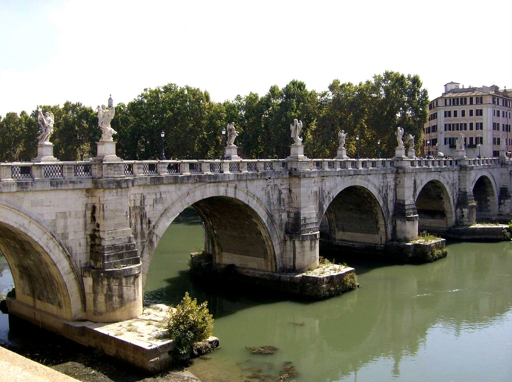 Engelenbrug over de Tiber, Rome Zicht op de Engelenbrug over de Tiber te Rome waarvan de middelste drie bogen uit de Oudheid dateren