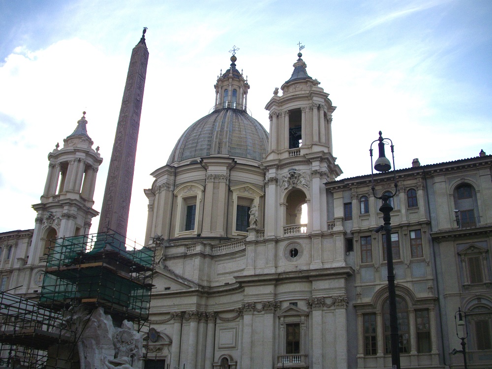 Sant'Agnese, Piazza Navona, Rome Piazza Navona te Rome met de gevel van Sant'Agnese in Agone en de vierstromenfontein