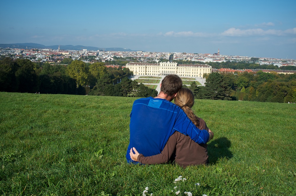 Schönbrunn, Wenen Na drie weken fietsen hebben we Wenen bereikt en genieten we van het uitzicht bij Schönbrunn