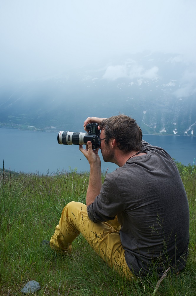 Eddo fotografeert in de Noorse bergen