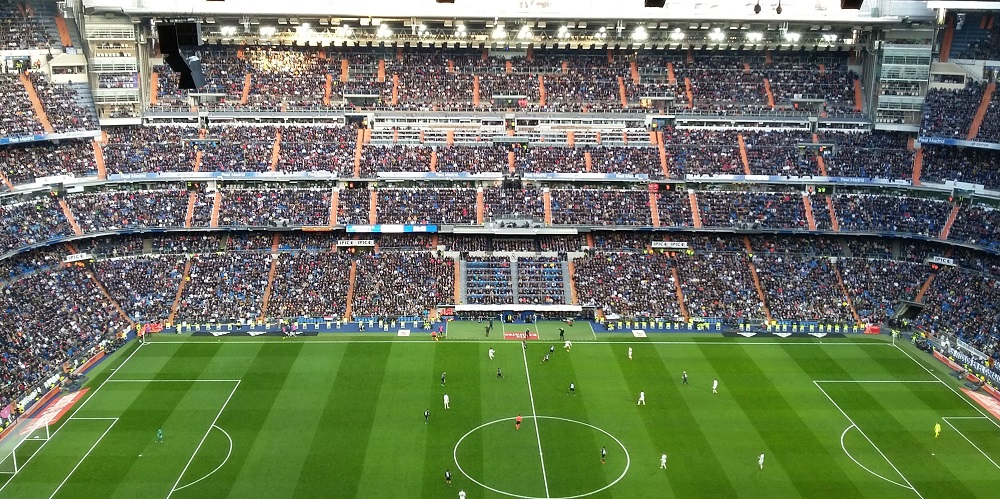 Real Madrid, Estadio Santiago Bernabeu, Madrid De grasmat van het voetbalstadion Santiago Bernabeu tijdens een wedstrijd Real Madrid - Malaga, te Madrid