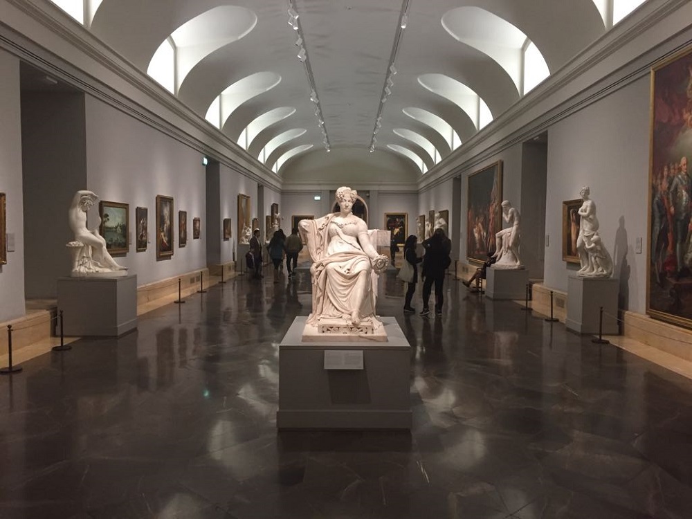 Zaal Museo del Prado, Madrid Een zaal in het Prado museum te Madrid