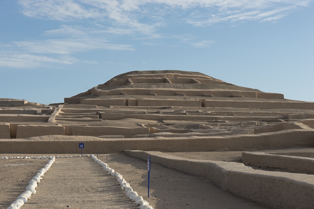 De piramides van de Cachuachi orakelplaats bij Nasca in Peru